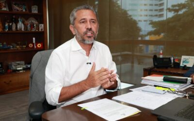Governador Elmano de Freitas decreta ponto facultativo no próximo dia 30 e antecipa salário de servidores estaduais